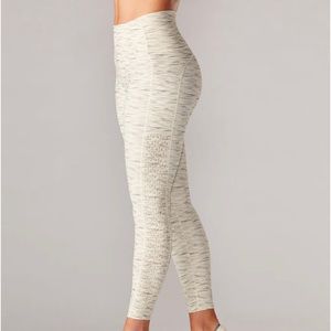 Show off your Tavi Activewear leggings Cream